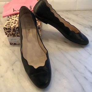 Gorgeous Black leather scalloped ballet flats